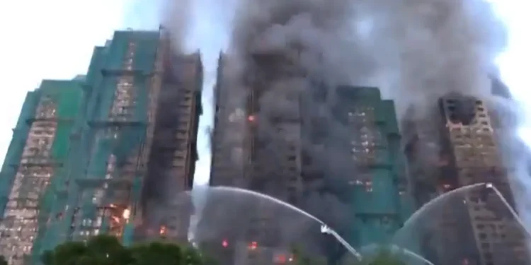 incendio-em-hong-kong-e-o-mais-mortal-em-decadas