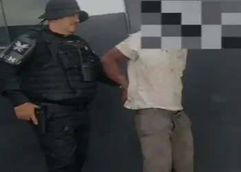 homem-e-preso-apos-invadir-casa-nu-e-tentar-abusar-de-mae-e-bebe-em-cristalina