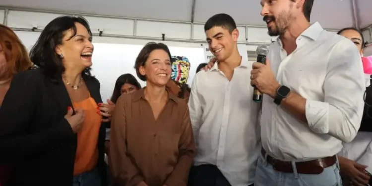 ana-paula-homenageia-iris-se-ajudar-mdb-a-vencer-apos-32-anos