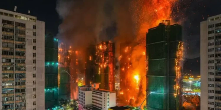 numero-de-mortos-em-incendio-em-complexo-residencial-de-hong-kong-sobe-para-146