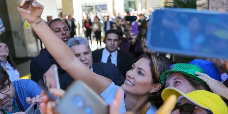 michelle-desenha-o-bolsonarismo,-pois-o-marido-quer-candidatos-raiz