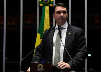 bolsonaro-indica-pela-primeira-vez-flavio-como-candidato-a-presidencia