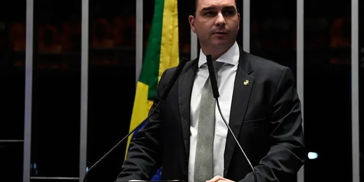 bolsonaro-indica-pela-primeira-vez-flavio-como-candidato-a-presidencia