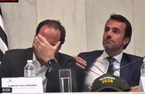 carlos-bolsonaro-se-emociona-e-denuncia-tratamento-ao-pai-na-prisao