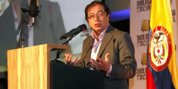 petro-denuncia-descoberta-de-corpos-no-mar-e-liga-a-ataques-dos-eua