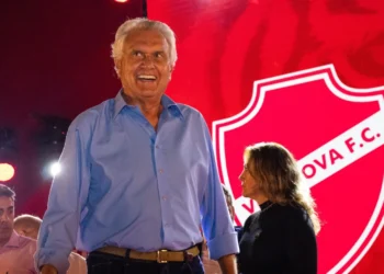 caiado-autoriza-doacao-definitiva-de-area-do-ct-ao-vila-nova-nesta-terca-feira-(09)