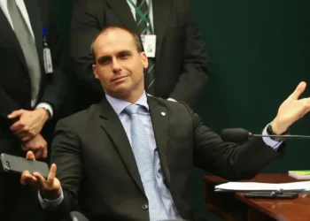 faltas-disparam-e-eduardo-bolsonaro-entra-na-reta-final-para-perder-o-mandato