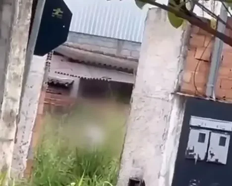 homem-e-flagrado-se-masturbando-em-lote-baldio-no-parque-amazonia,-em-goiania