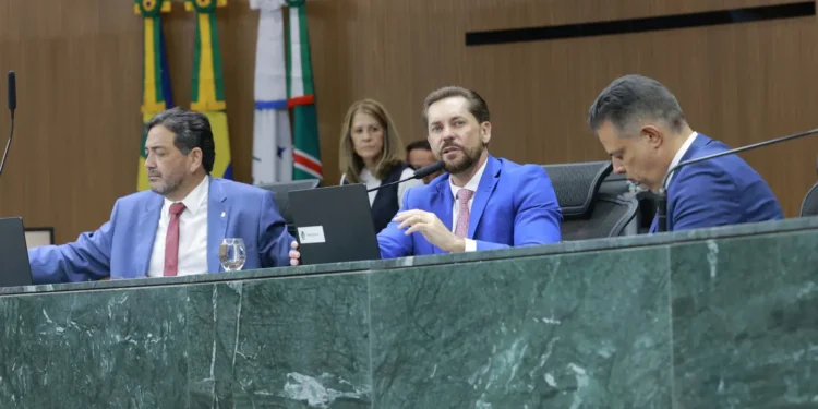 homenagens-e-titulos-dominam-rotina-e-escancaram-baixa-produtividade-da-alego