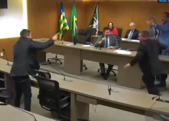clecio-alves-e-talles-barreto-trocam-insultos-e-sessao-e-suspensa-na-alego