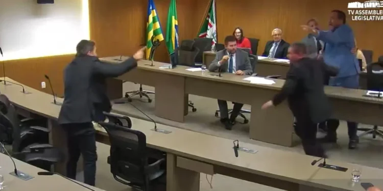 clecio-alves-e-talles-barreto-trocam-insultos-e-sessao-e-suspensa-na-alego