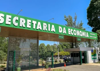 sefaz-go-abre-concurso-com-75-vagas-e-salario-inicial-de-r$-28,5-mil