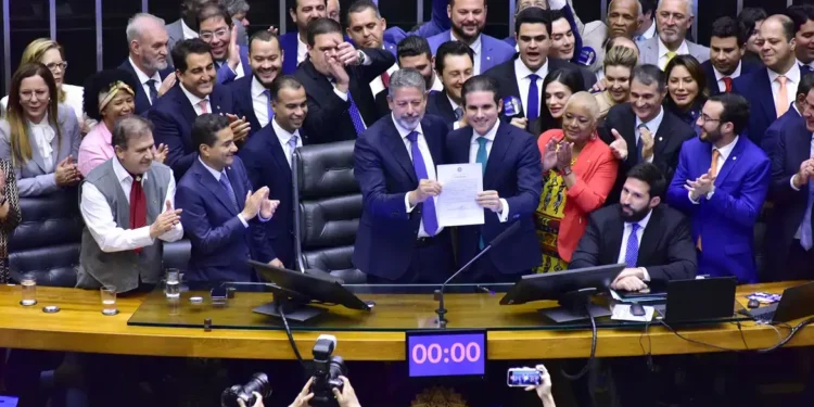 trapalhadas-de-direita-e-esquerda-tornam-centrao-decisivo-de-novo