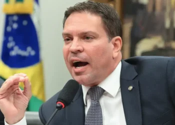 moraes-solicita-extradicao-de-ramagem-aos-eua