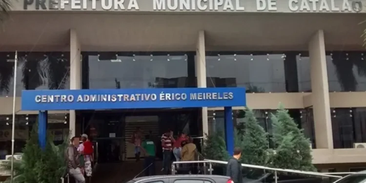 prefeitura-de-catalao-abre-concurso-com-salarios-de-ate-r$-22-mil