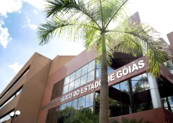 mp-go-apreende-celular-de-delegado-preso-em-cela-da-dih,-em-goiania