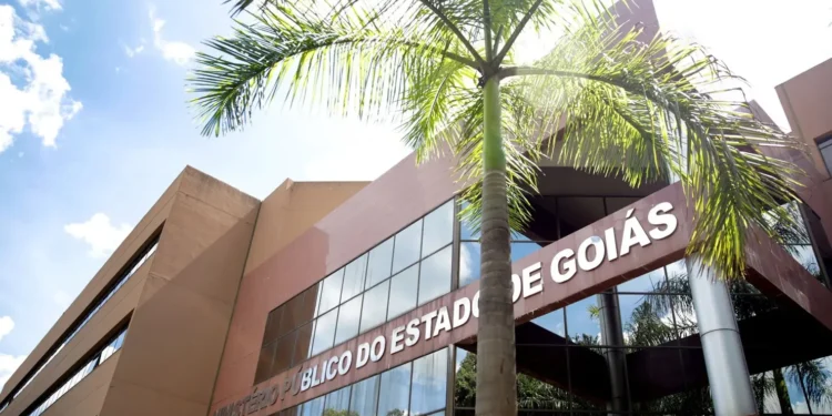 mp-go-apreende-celular-de-delegado-preso-em-cela-da-dih,-em-goiania