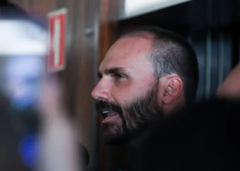 cassacao-de-eduardo-bolsonaro-e-repercutida-na-imprensa-internacional