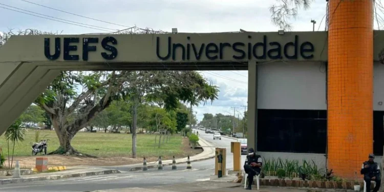 uefs-abre-concurso-com-91-vagas-e-salarios-de-ate-r$-2,6-mil