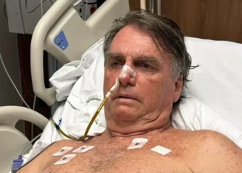 defesa-pede-internacao-de-bolsonaro-na-vespera-de-natal-para-cirurgia-no-dia-25