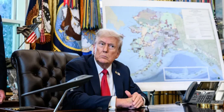 justica-dos-eua-diz-que-arquivos-epstein-tem-“acusacoes-falsas”-contra-trump