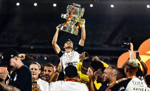 corinthians-fecha-2025-com-dois-titulos-e-temporada-historica