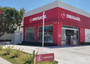 drogasil-e-raia:-anvisa-proibe-venda-de-remedios-da-needs-e-da-bwell-nas-drogarias