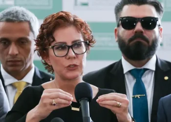 zambelli-sofre-agressoes-em-prisao-italiana-e-defesa-obtem-transferencia