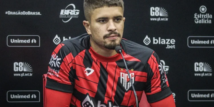 atletico-go-e-fortaleza-costuram-troca-de-jogadores-por-permanencia-de-lucas-gazal