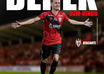 derek-retorna-do-japao-e-assume-posto-de-referencia-no-ataque-do-atletico-go