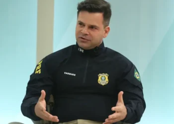 silvinei-dividira-papudinha-com-ex-ministro-anderson-torres