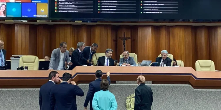 revogacao-da-taxa-do-lixo,-emprestimo-de-r$-132-mi-e-loa-passam-antes-do-recesso