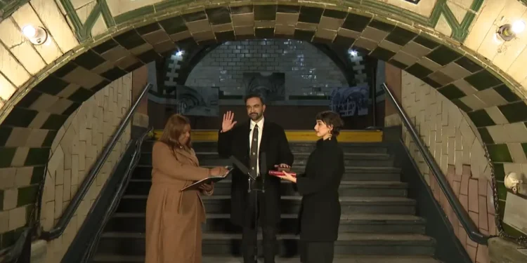 socialista-e-opositor-de-trump-assume-prefeitura-de-nova-york