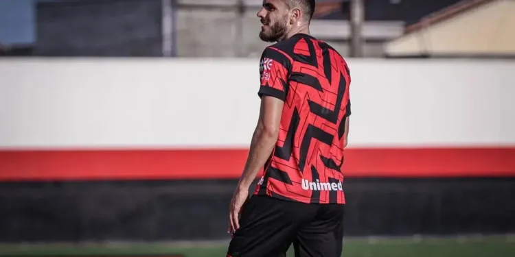 atletico-go-oficializa-8o-reforco-e-saida-de-defensor
