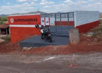 criminosos-furtam-30-botijoes-de-gas-de-deposito-em-ceres-e-prejuizo-passa-de-r$-15-mil