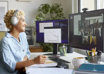 trabalho-remoto-cresce-no-brasil-e-redefine-o-mercado-criativo-em-2026