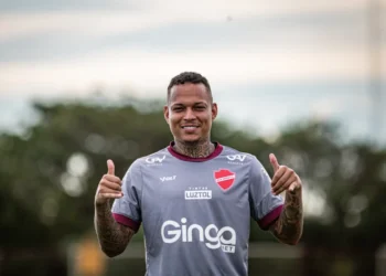 janderson-e-apresentado-no-vila-nova-e-foca-em-evolucao-ofensiva