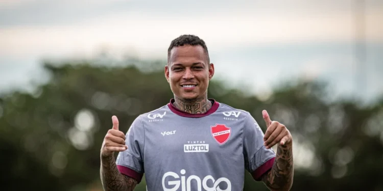 janderson-e-apresentado-no-vila-nova-e-foca-em-evolucao-ofensiva
