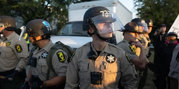 agente-de-imigracao-dos-eua-mata-mulher-durante-operacao-em-minneapolis