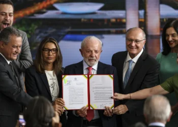 direita-parece-ter-feito-complo-para-reeleger-lula