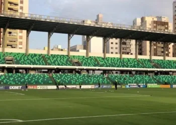 goias-tera-mulheres-e-criancas-na-estreia-em-jogo-de-portoes-fechados