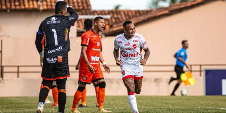 vila-nova-vence-o-abecat-na-estreia-por-2-x-1,-em-jogo-cheio-de-expulsoes