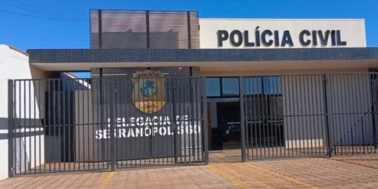 homem-tenta-matar-ex-companheira-dentro-de-delegacia-em-serranopolis