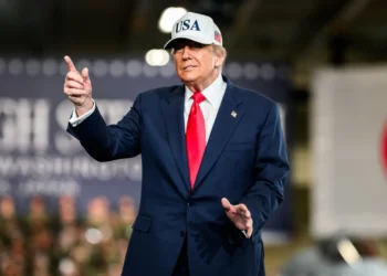 trump-impoe-tarifa-de-25%-a-parceiros-comerciais-do-ira