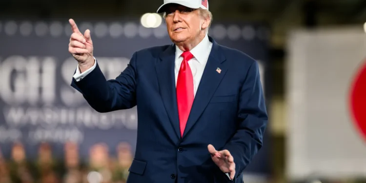 trump-impoe-tarifa-de-25%-a-parceiros-comerciais-do-ira