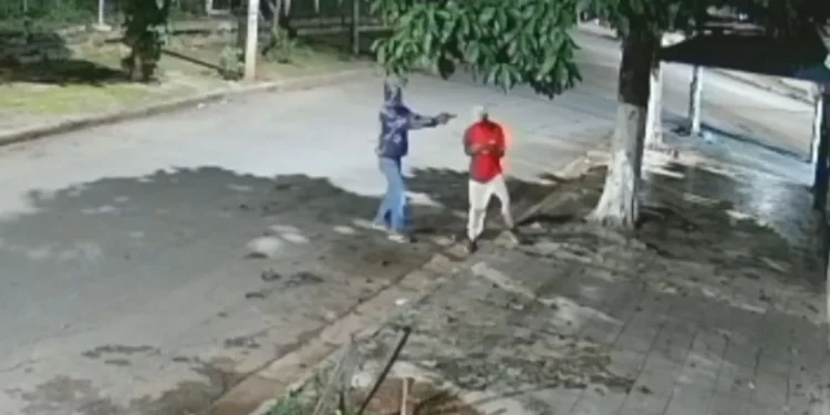 jovem-e-morto-a-tiros-em-via-publica-em-goiania;-suspeito-morre-em-confronto-com-a-rotam