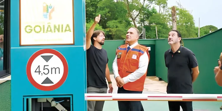 cancelas-para-conter-alagamentos-em-goiania-passam-por-ajustes-apos-avaliacao-do-prefeito