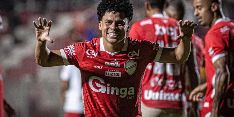 emerson-urso-supera-drama-de-lesao-e-comanda-vitoria-do-vila-nova