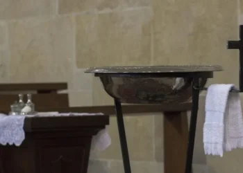 justica-condena-pai-por-batizar-filho-sem-consentimento-da-mae-em-goiania