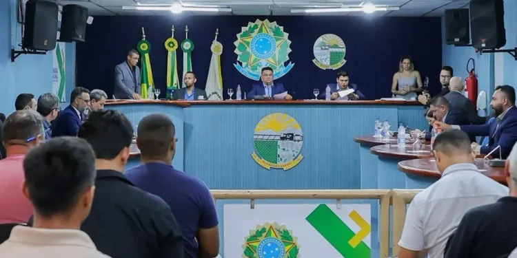 camara-de-senador-canedo-abre-concurso-com-salarios-de-ate-r$-11,9-mil